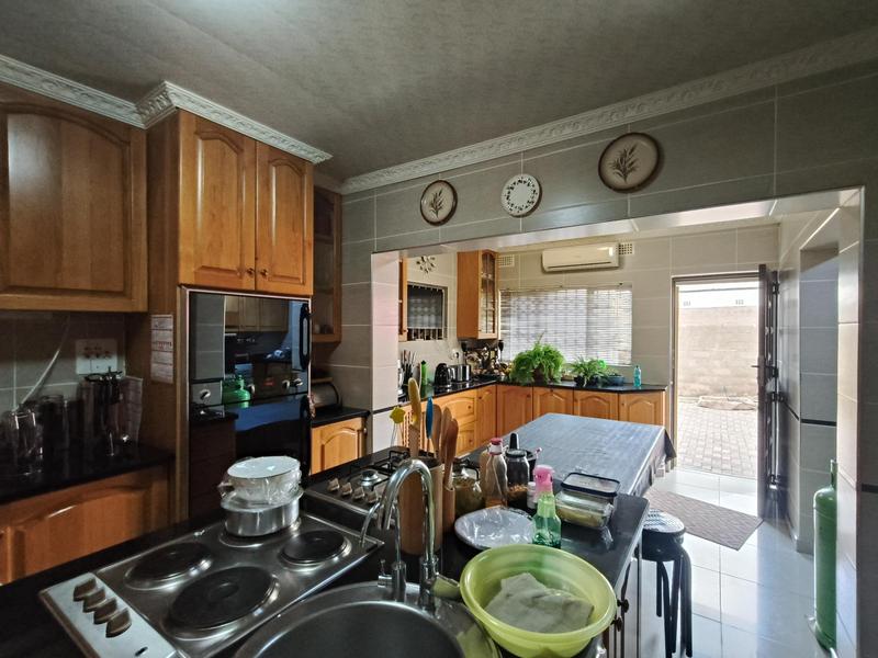 7 Bedroom Property for Sale in Southernwood Eastern Cape